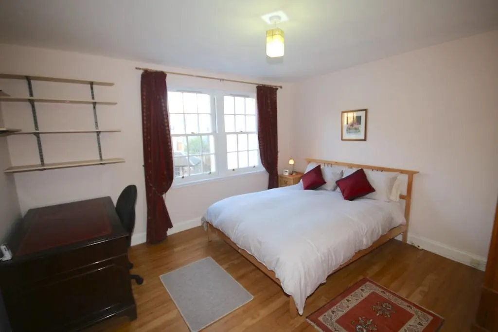 Potterrow - Edinburgh City Apartment