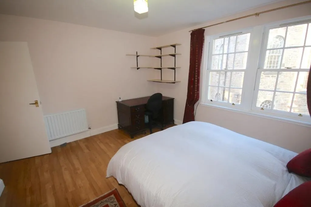 Potterrow - Edinburgh City Apartment